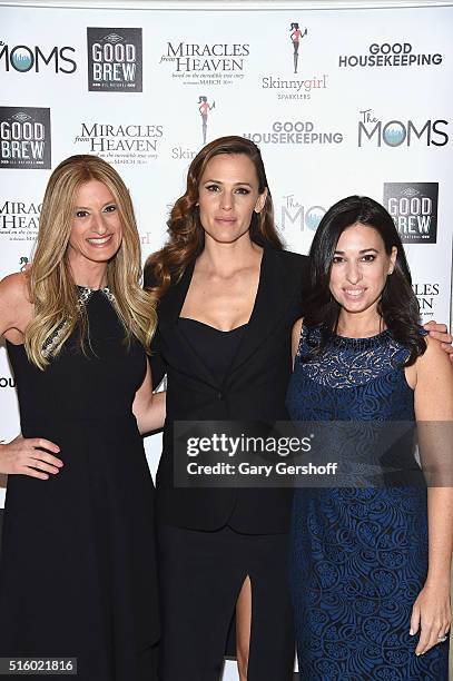 Actress Jennifer Garner and The MOMS founders Denise Albert and Melissa Gerstein attend the MOMS "Miracles From Heaven" Mamarazzi screening at Hearst...