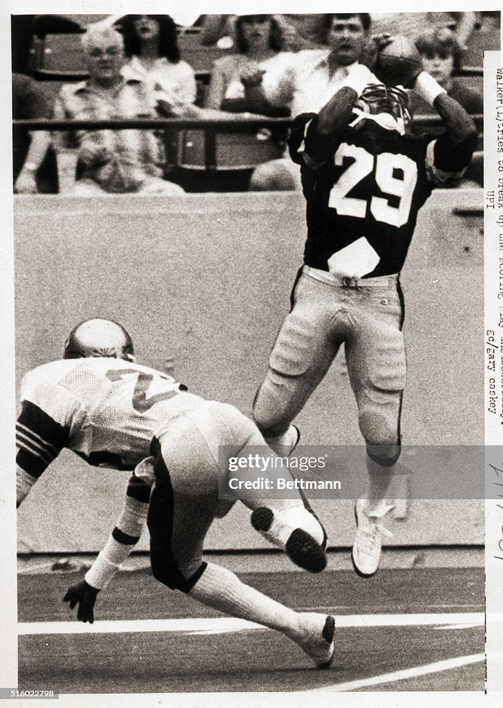 Derek Holloway Catching Touchdown Pass