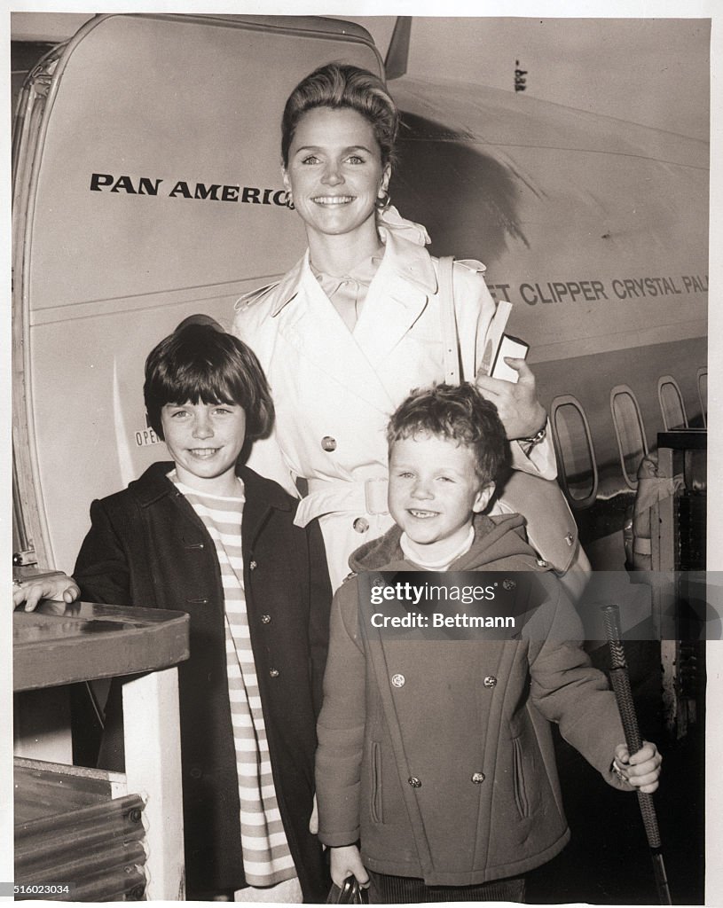 Lee Rector Kids New York, NY- Actress Lee Remick and her children Katherine and... News ...