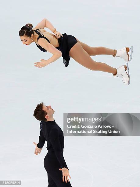 Lindsay Weinstein and Jacob Simon from USA skate during the pair's short program of the ISU World Junior Figure Skating Championships 2016 at The...