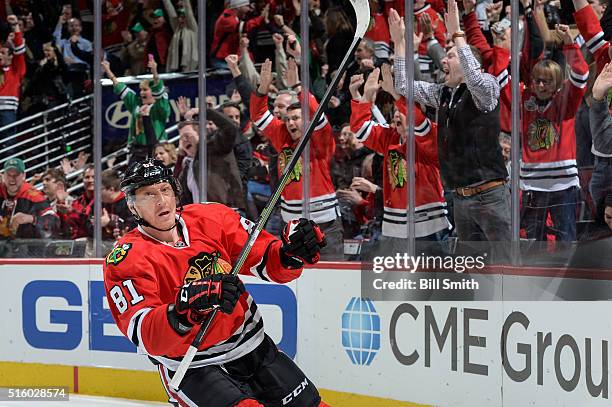 Fans react behind Marian Hossa of the Chicago Blackhawks after he scored on the Philadelphia Flyers in the first period of the NHL game at the United...