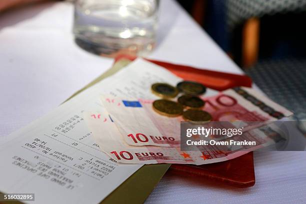 change left from a bistrot bill, paris - gratuity stock pictures, royalty-free photos & images