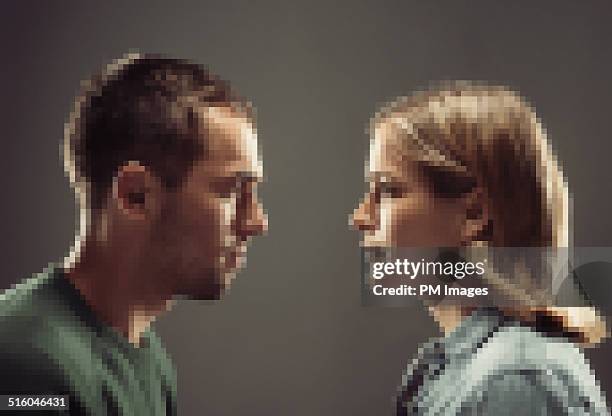 digital couple - side profile face to face stock-fotos und bilder