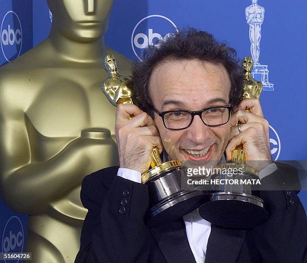 Double Oscar winner for Best Foreign Film and Best Actor, Roberto Benigni, poses for photographers 21 March, 1999 at the Dorothy Chandler Pavilion in...