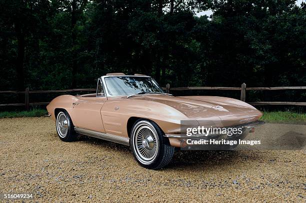 Chevrolet Corvette Stingray convertible 1964. By Simon Clay.