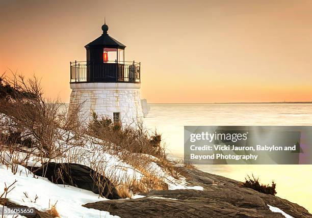 castle hill lighthouse against an orange winter sky - newport rhode island stock-fotos und bilder