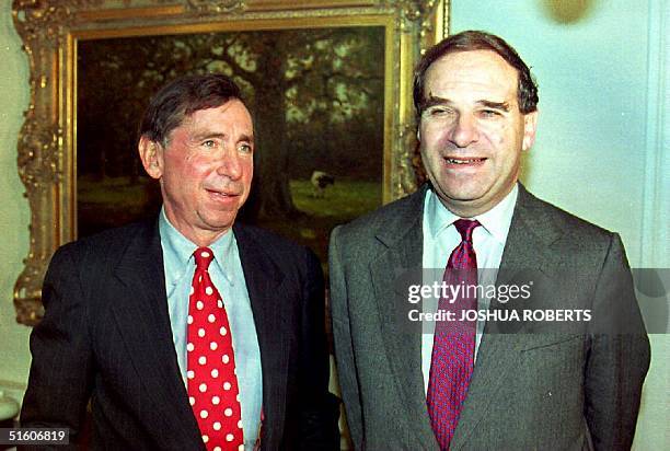 Trade Representative Mickey Kantor and European Community Trade Commissioner Leon Brittan pose for photographers 23 November 1993. In Kantors...