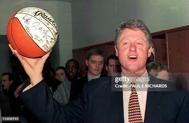 Bill Clinton Razorbacks Us Clinton Basketball Photos and Premium High Res Pictures - Getty Images