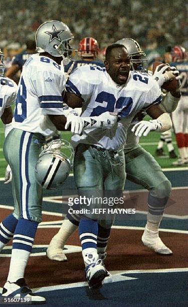 Dallas Cowboys running back Emmitt Smith exults while throwing his helmet to the ground, 30 January 1994, after scoring a touchdown in the third...