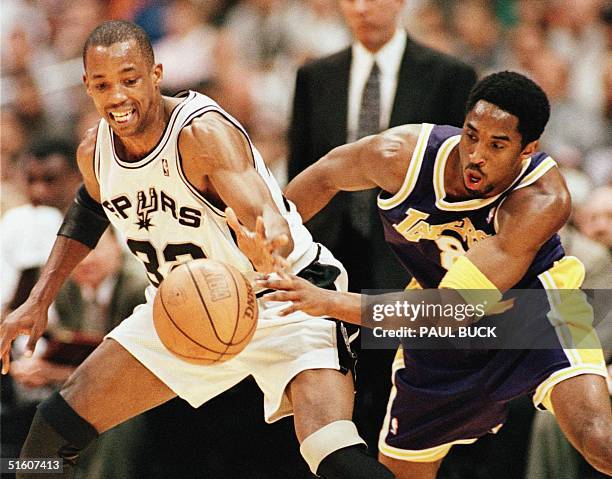 San Antonio Spur Sean Elliott and Los Angeles Laker Kobe Bryant fight for the basketball during first quarter action in game one of their Western...