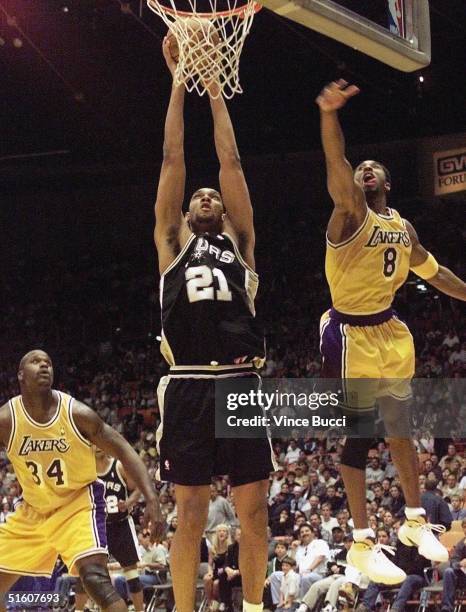 San Antonio Spur Tim Duncan gets past Los Angeles Laker defenders Kobe Bryant and Shaquille O'Neal during 2nd quarter action in the Western...