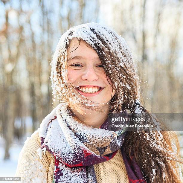 funny teenager girl portrait with the snow on the hair - face snow stockfoto's en -beelden