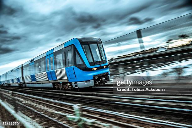 metro train - metro stockfoto's en -beelden