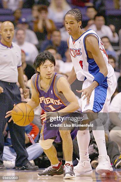 Yuta Tabuse of the Phoenix Suns looks to pass under pressure from Shaun Livingston of the Los Angeles Clippers during a preseason game on October 28,...