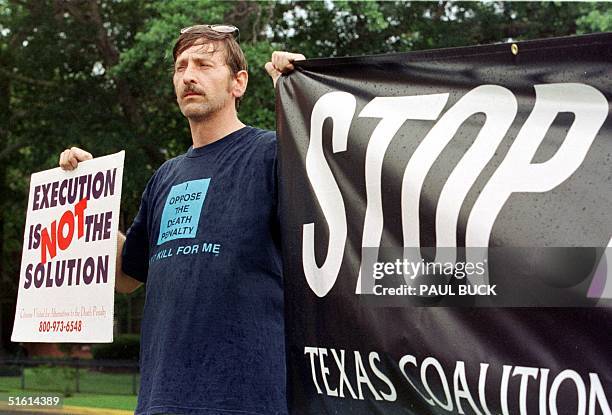 Ronald W. Carlson holds anti death penalty literature outside the Texas Department of Criminal Justice Walls Unit prior to the execution of Joseph...