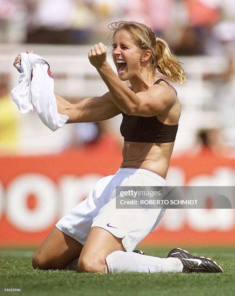 Brandi Chastain of the US celebrates after kicking