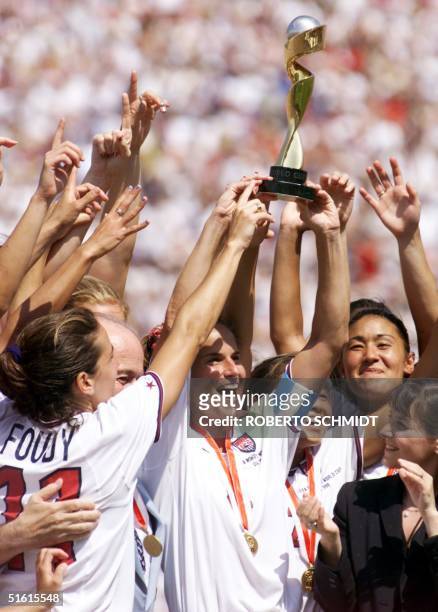 Carla Overbeck holds up the World Cup Trophy along with the rest of the US team after beating China 5-4 on penalties to win the 1999 Women's World...