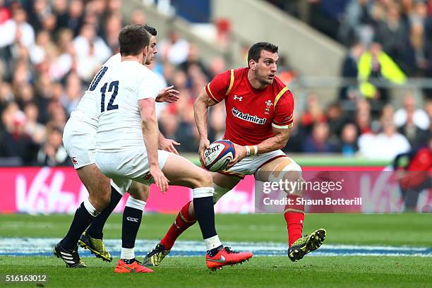 Sam Warburton of Wales offlodas during the RBS Six Nations match between England and Wales at Twickenham Stadium on March 12, 2016 in London, England.