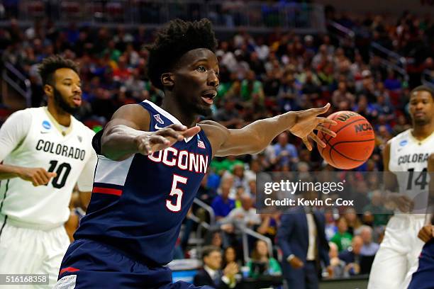 Daniel Hamilton of the Connecticut Huskies reacts after a dunk in the second half against the Colorado Buffaloes during the first round of the 2016...