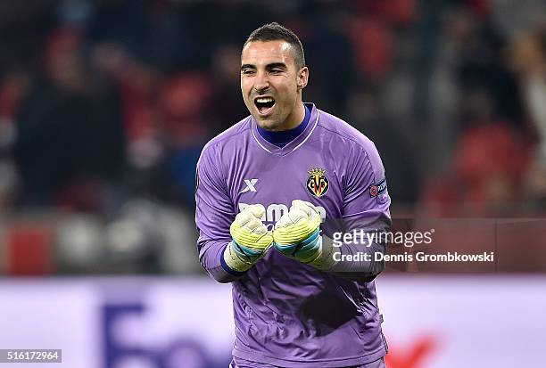 Goalkeeper Sergio Asenjo of Villarreal celebrates an aggregate victory after the UEFA Europa League round of 16, second leg match between Bayer...