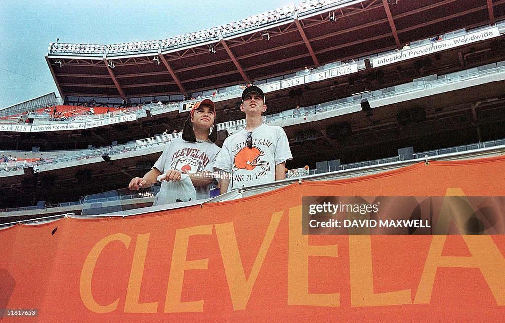 Cleveland Browns fans Chad King (L) and Adam Jardy