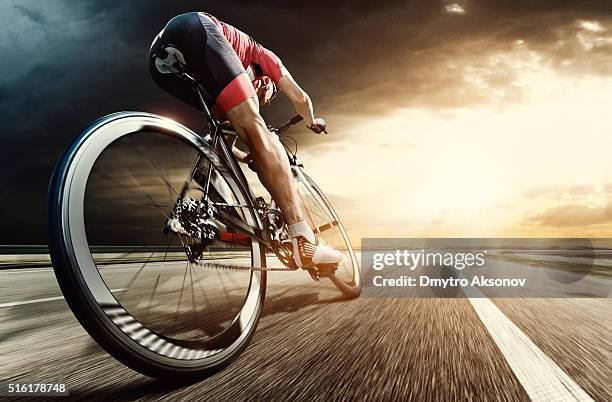 ciclista profesional road - triatlón fotografías e imágenes de stock
