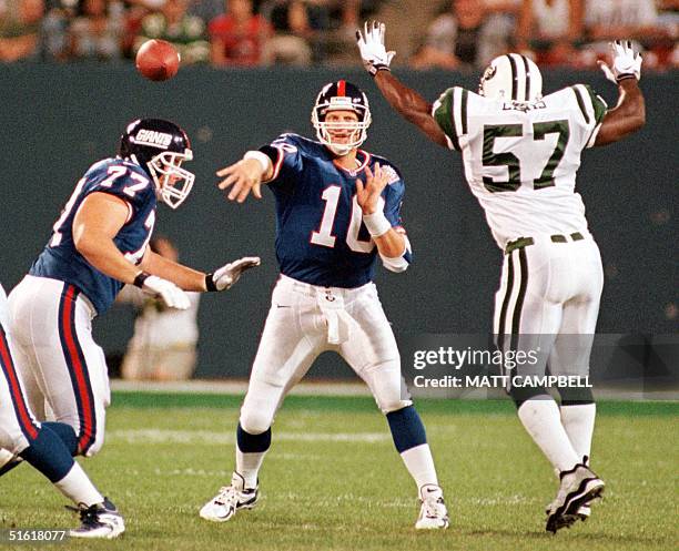Graham R. Kent New York Giant quarterback Kent Graham completes a seven-yard pass as ...