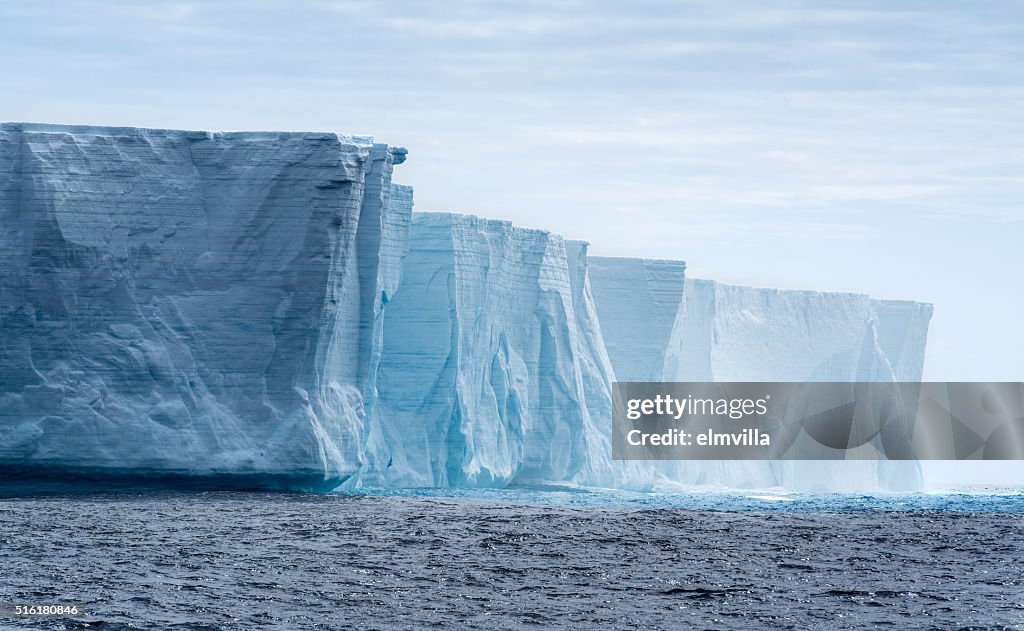 Tafeleisberg in der Antarktis