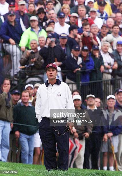 Ryder Cup team captain Ben Crenshaw watches his team practice 22 September 1999 during the second practice round at the Country Club in Brookline,...