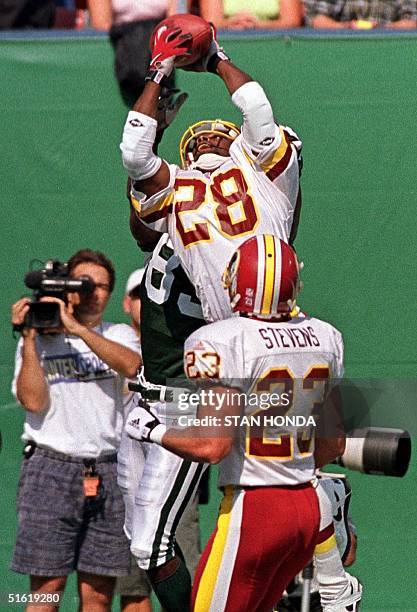 Darrell Green of the Washington Redskins intercepts a pass intended for Dedric Ward of the New York Jets with seconds left in the second quarter of...