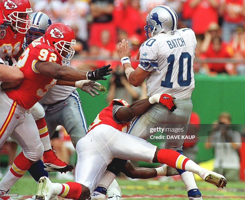 Compton Detroit Detroit Lions' quarterback Mike Compton barely has time to get off an ...