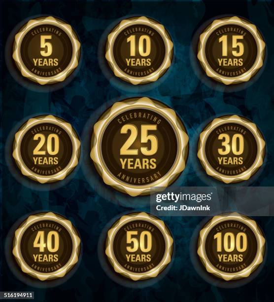 ilustraciones, imágenes clip art, dibujos animados e iconos de stock de moderno conjunto de oro metálico aniversarios laureles - 10° aniversario