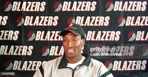 Superstar Scottie Pippen conducts an interview during the press conference announcing his arrival in Portland, Oregon, 04 October after a...