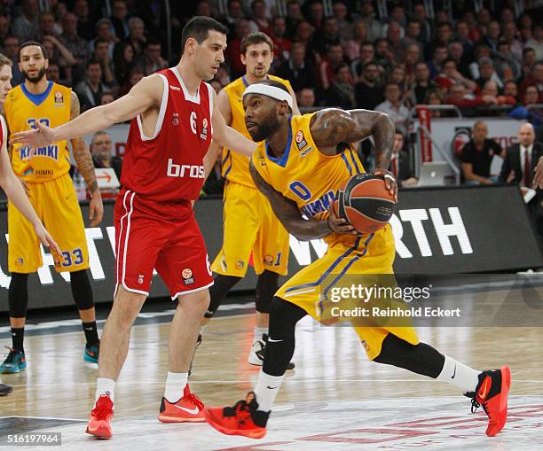 Tyrese Rice, #0 of Khimki Moscow Region competes with Nikos Zisis, #6 of Brose Baskets Bamberg in action during the 2015-2016 Turkish Airlines...