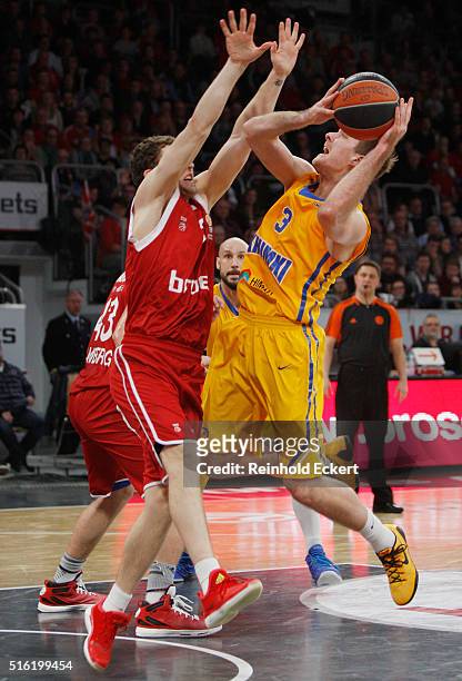 Zoran Dragic, #3 of Khimki Moscow Region competes with in action during the 2015-2016 Turkish Airlines Euroleague Basketball Top 16 Round 11 game...
