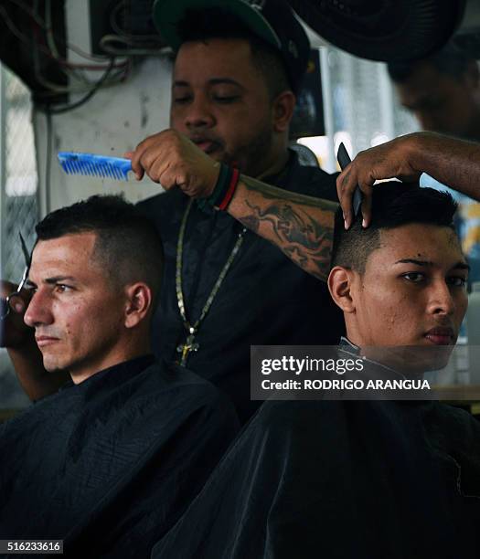Brazil Barber Rapper 215 Rappers Freeway Stock Photos, High-Res Pictures, and Images - Getty ...