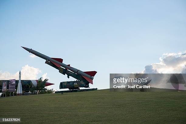 oktober kubakrise anzeige in havanna, kuba - cuban missile crisis stock-fotos und bilder