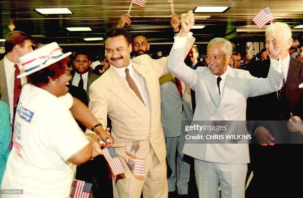New York Mayor David Dinkins (R) and Democratic Na