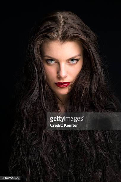 188 photos et images de Brown Hair And Green Eyes - Getty Images