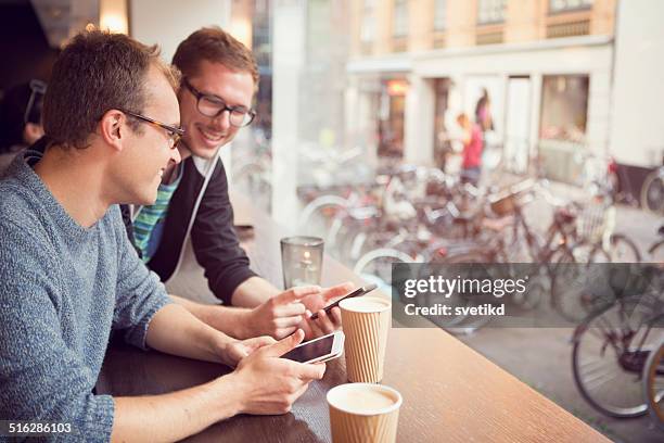 friends at cafe. - sharing coffee stockfoto's en -beelden