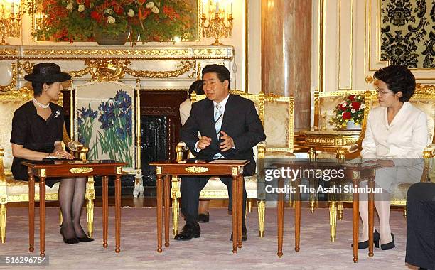 South Korean President Roh Moo Hyun and his wife Kwon Yang-sook talk with Princess Hisako of Takamado at the Akasaka State Guesthouse on June 7, 2003...