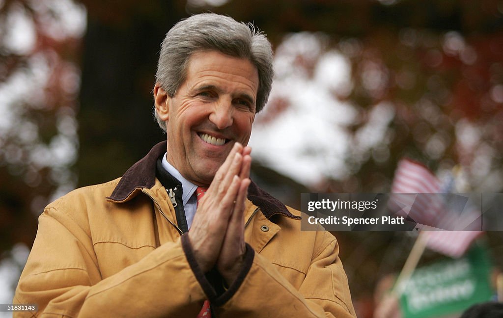 John Kerry Campaigns In New Hampshire