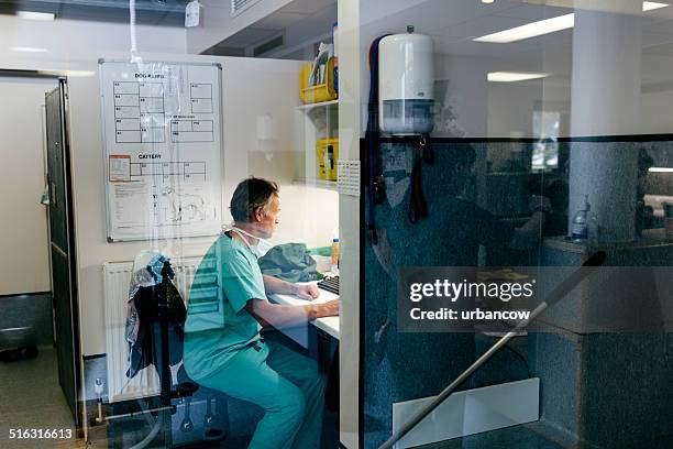 Vets Using A Computer 3,123 Vet Computer Stock Photos, High-Res Pictures, and Images - Getty ...