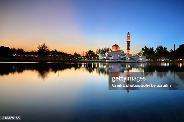 floating mosque with beautiful ray of light - terengganu stockfoto's en -beelden