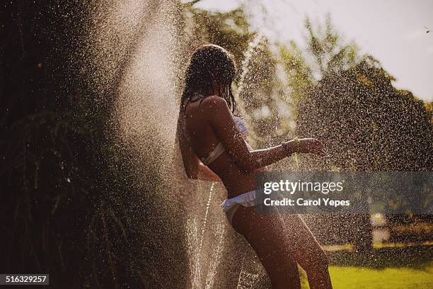 playing with sprinkler - tween girls hot imagens e fotografias de stock