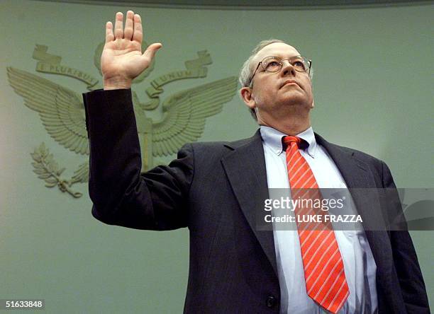 Independent counsel Kenneth Starr is sworn in to testify before the House Judiciary Committee impeachment inquiry 19 November on Capitol Hill in...