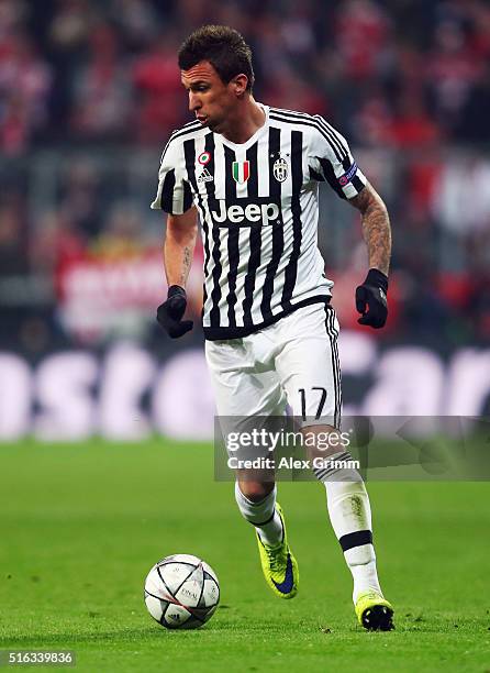 Mario Mandzukic of Juventus controles the ball during the UEFA Champions League Round of 16 Second Leg match between FC Bayern Muenchen and Juventus...