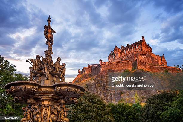 sunset at edinburgh castle and fountain, scotland - edinburgh castle stock pictures, royalty-free photos & images