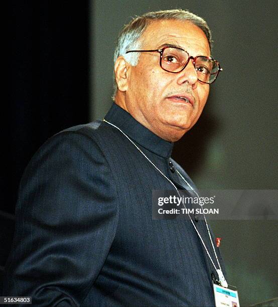 Indain Minister of Finance Yashwant Sinha speaks during the annual meeting of the International Monetary Fund and World Bank in Washington 07...