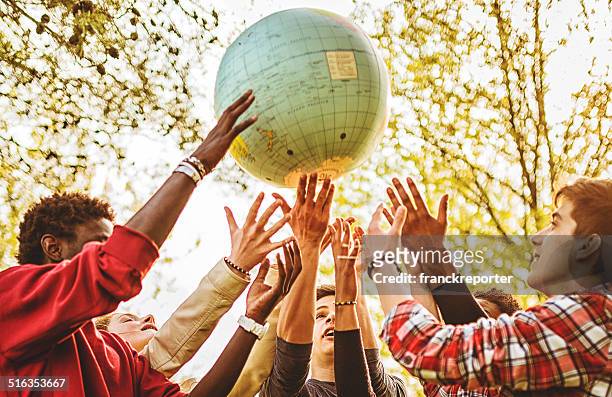 teenager sie die welt auf dem campus - people holding hands around globe stock-fotos und bilder